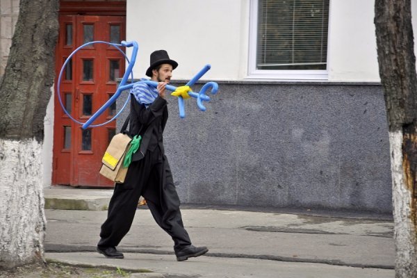 Луцький театр розшукує суддів для фестивалю «Мандрівний вішак». ФОТО