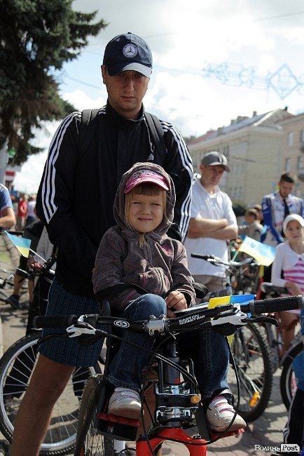 Масовий велопробіг до Дня Незалежності в Луцьку. ФОТО