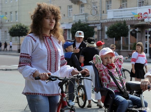 Масовий велопробіг до Дня Незалежності в Луцьку. ФОТО