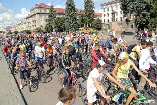 Масовий велопробіг до Дня Незалежності в Луцьку. ФОТО