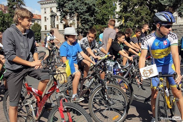 Масовий велопробіг до Дня Незалежності в Луцьку. ФОТО