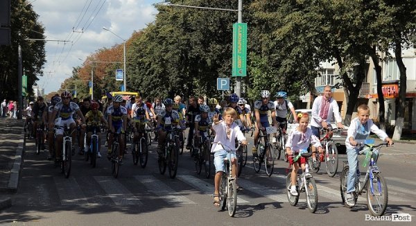 Масовий велопробіг до Дня Незалежності в Луцьку. ФОТО