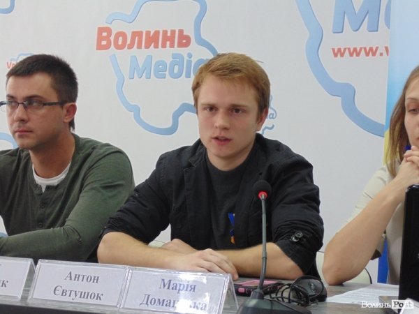 У Луцьку на День Перемоги роздадуть сто метрів «негеоргіївських» стрічок