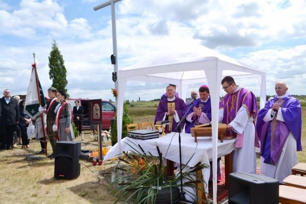 Священики і громадськість молилися за жертв трагедії 1943 року. ФОТО