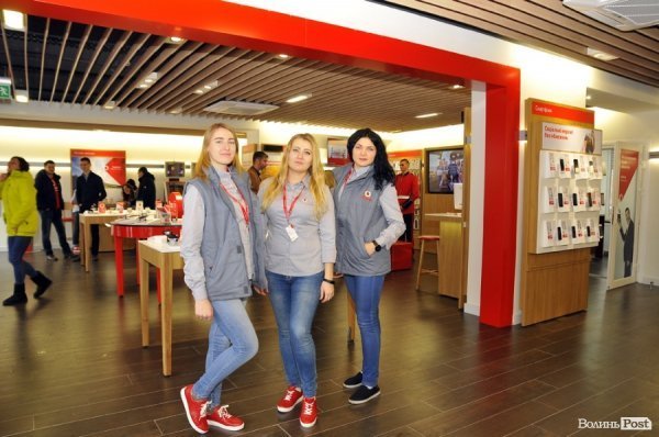 У Луцьку відкрився перший брендований магазин Vodafone 