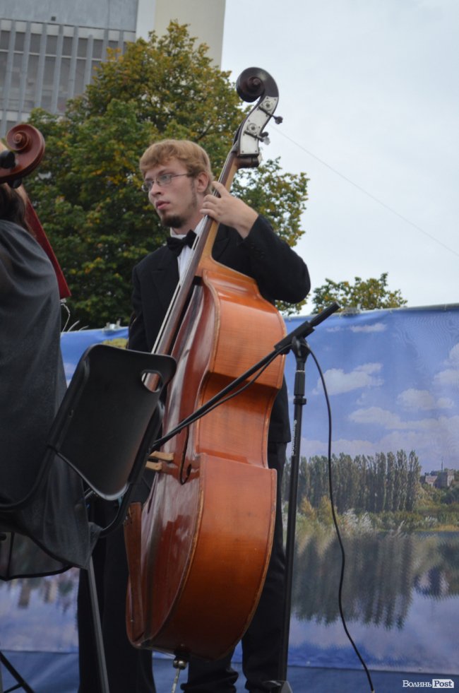 «Симфонія мого міста»: у центрі Луцька грали камерну музику. ФОТО
