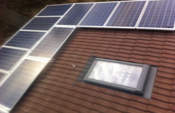 Волинська сім’я не купує в держави електроенергії, проте світло має цілорічно. ВІДЕО