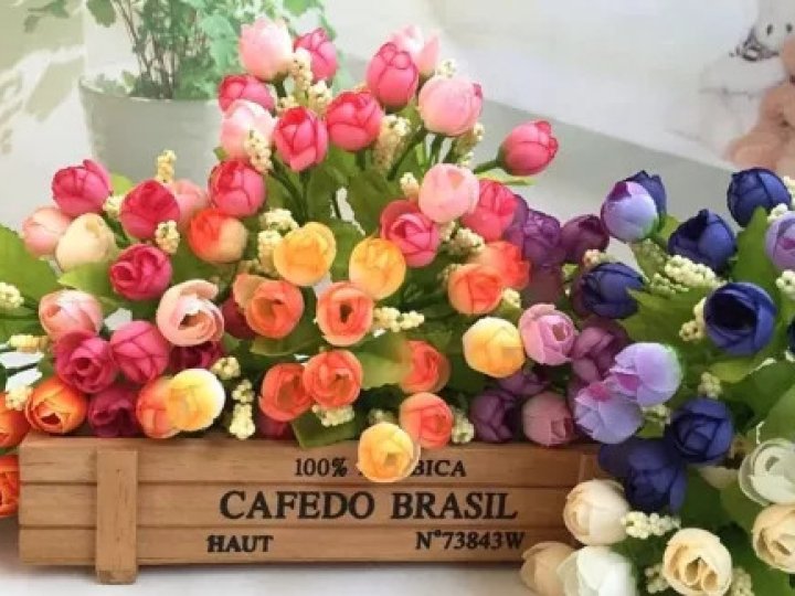 Чому штучні квіти — зручне рішення для декору житлових та комерційних приміщень