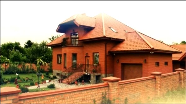 Замкерівника міліції Волині вибудував собі палац у Володимирі. ФОТО