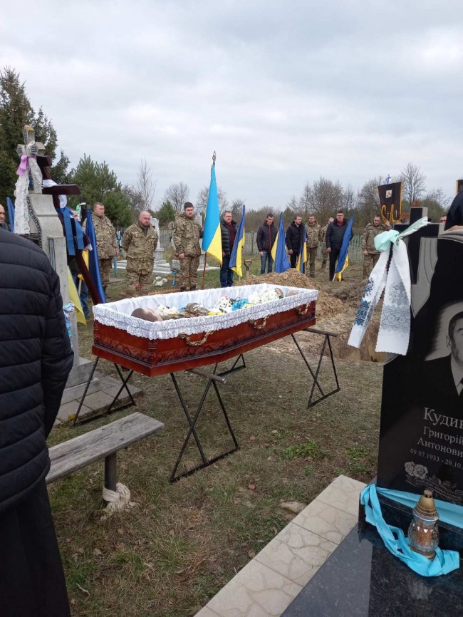 У рідному селі поховали військового з Волині, який помер у лікарні