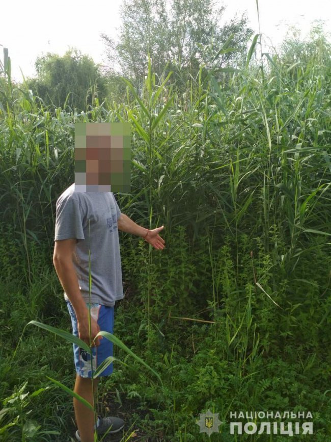 З будинку волинянина вкрали долари, євро і колекцію нагород та монет. ФОТО