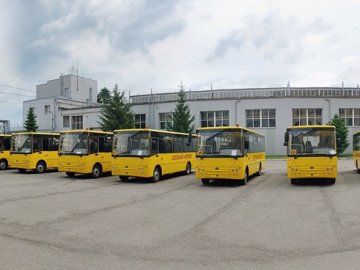 Перші п’ять шкільних автобусів «БОГДАН А22412» вирушили у Житомирську область