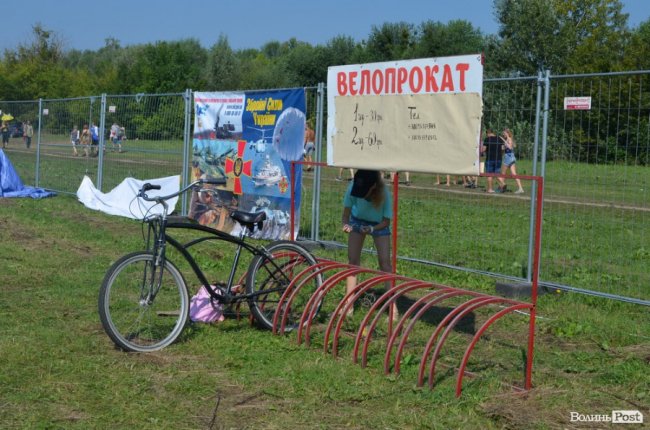 Спека в наметах і аншлаг у зоні купання: як фестивалить «Бандерштат». ФОТО