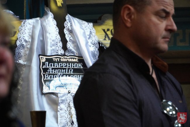 Громада на Волині попрощалася із двома Героями. ФОТО