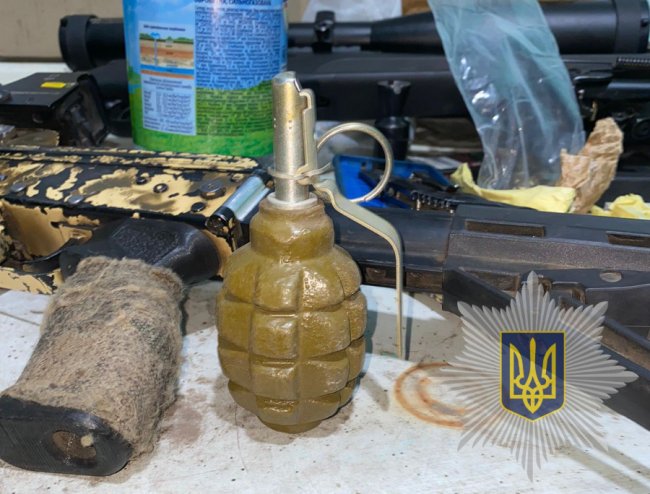 Волинські правоохоронці перекрили канал збуту трофейної та переробленої зброї. ФОТО