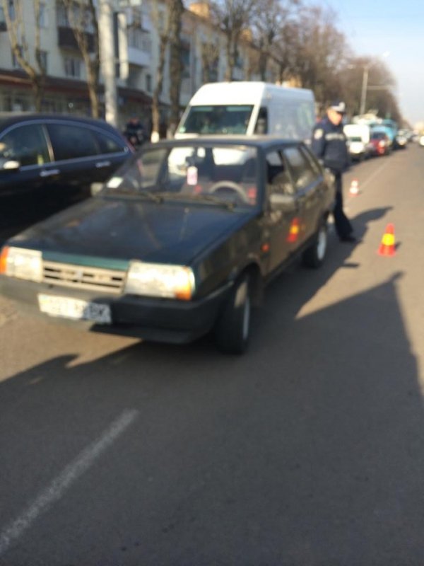 У центрі Луцька легковик збив жінку. ФОТО