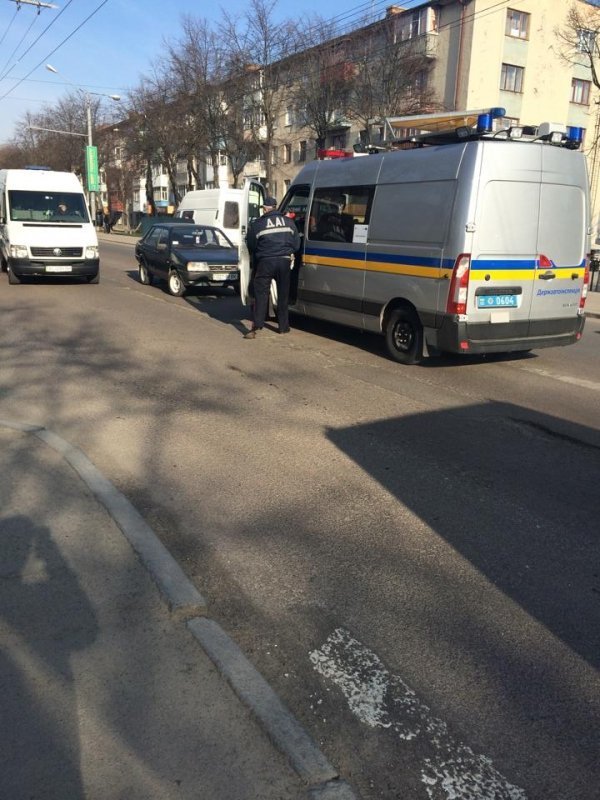 У центрі Луцька легковик збив жінку. ФОТО