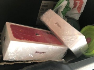 Волинські прикордонники вилучили «ліві» IPhone та Samsung майже на пів мільйона. ФОТО