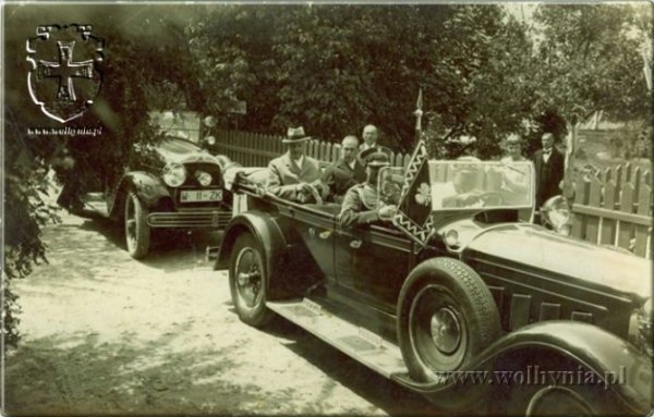 Урядовий автомобіль в Луцьку. Фото з проекту wolhynia.pl