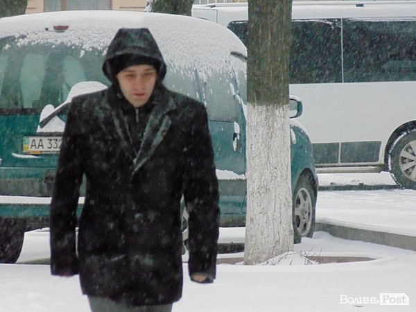 Луцьк засипало снігом. ФОТО