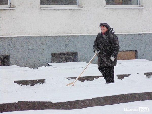 Луцьк засипало снігом. ФОТО