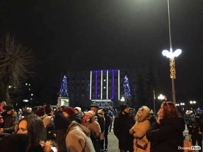 У Ковелі засвітили вогні головної ялинки міста. ФОТО