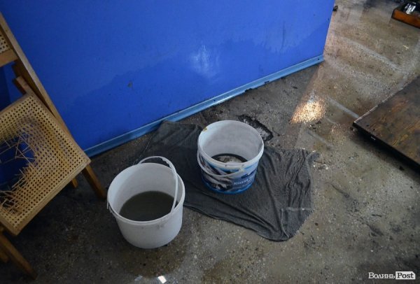 Через відлигу затоплює Будинок побуту в Луцьку. ФОТО