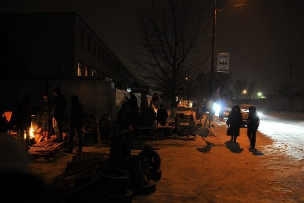 Блокування ВВшників у Луцьку: п'ята ніч. ФОТО