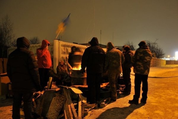 Блокування ВВшників у Луцьку: п'ята ніч. ФОТО