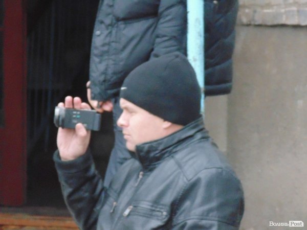 У Рожищі автомайданівці хотіли змусити міліціонера сховати відеокамеру. ФОТО. ВІДЕО