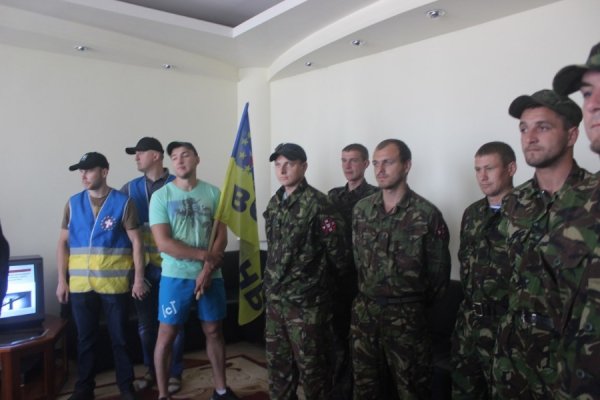 Активісти просять волинських нардепів про саморозпуск ВР. ФОТО