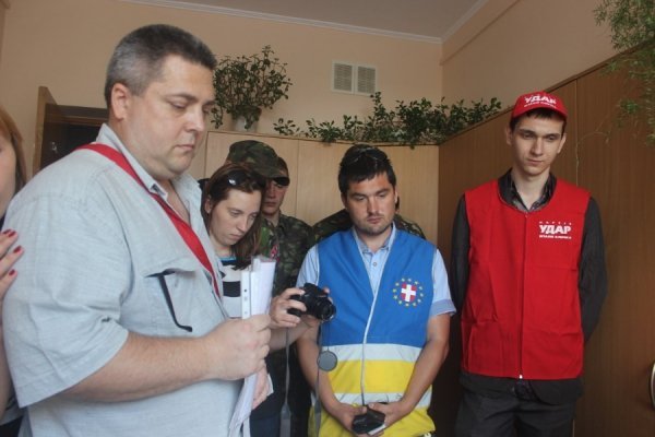 Активісти просять волинських нардепів про саморозпуск ВР. ФОТО