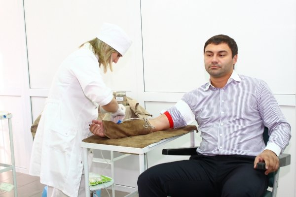 Роман Іванюк здав кров пораненим солдатам. ФОТО*