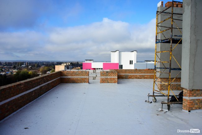 У Луцьку продовжує «рости» яскравий ЖК «Caramel Residence». ФОТО*