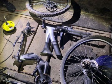 Волинянин викрав велосипед і розпиляв його болгаркою, аби сховати