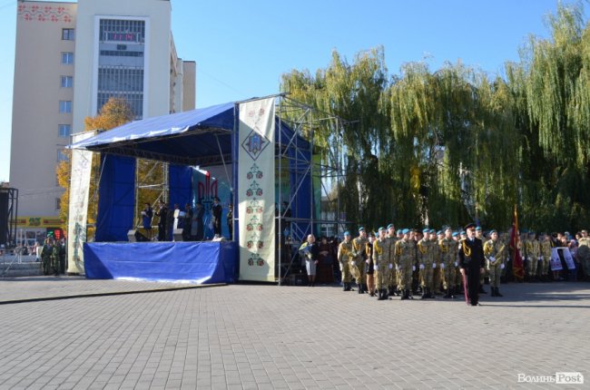 «Нам є що захищати»: урочиста посвята ліцеїстів у Луцьку.  ФОТО
