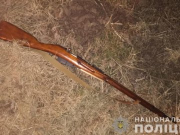 У квартирі лучанина поліцейські знайшли гвинтівку, пістолет-кулемет і набої