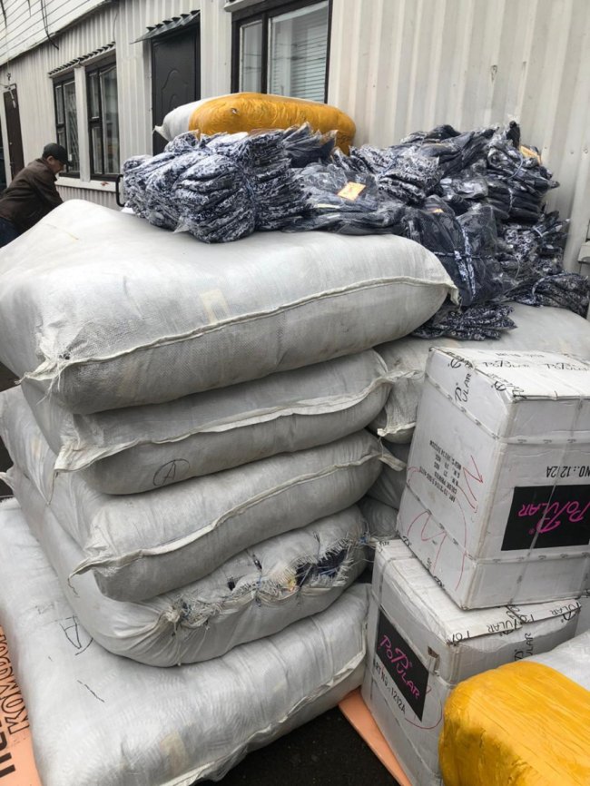 Через Волинь намагалися провезти контрабандний одяг відомих світових брендів. ФОТО