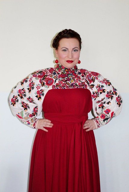 У Луцькому НТУ обирали найкращу паперову етно-сукню. ФОТО