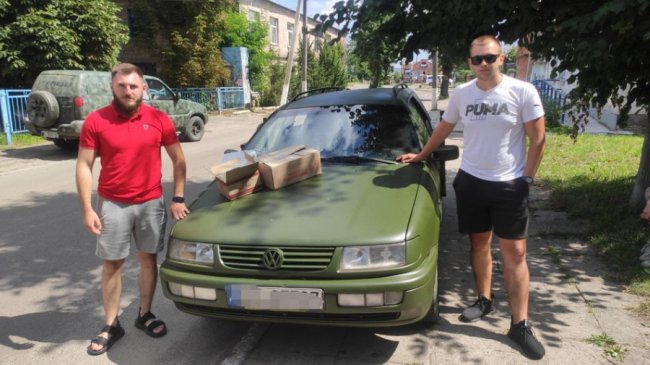Приганяють та ремонтують: волинські волонтери передали військовим ще шість авто
