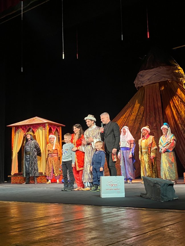 У Волинському драмтеатрі щонеділі розігруватимуть подарунки для дітей