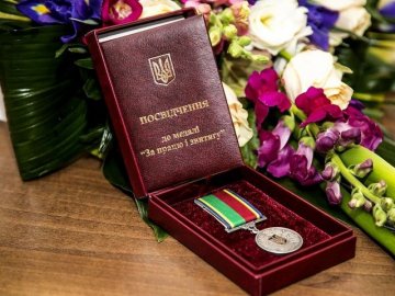 Аграрій з Волині отримав державну нагороду від Зеленського