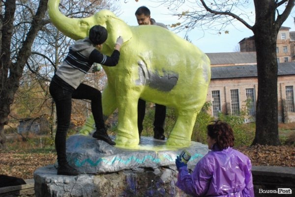 Луцького слоника перефарбували. ФОТО