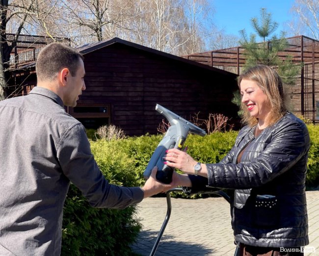 Луцький підприємець Андрій Соломін подарував зоопарку техніку Karcher