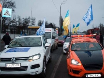 В активіста Автомайдану відібрали права на три місяці