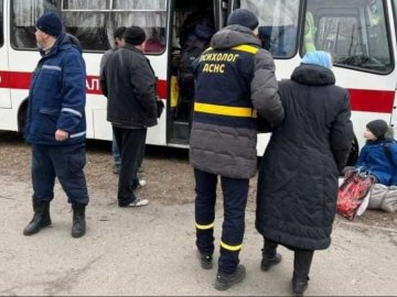 Під Маріуполем окупанти захопили евакуаційну колону