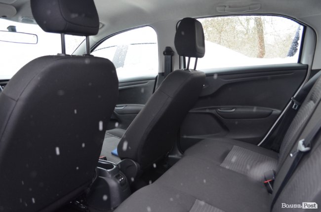 У Луцьку сімейним лікарям вручили ключі від новеньких автівок. ФОТО