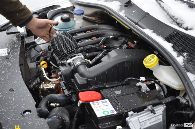 У Луцьку сімейним лікарям вручили ключі від новеньких автівок. ФОТО