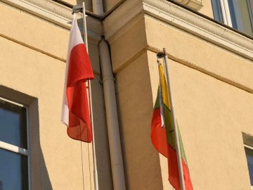 Луцькрада в знак подяки підняла прапори Польщі та Литви