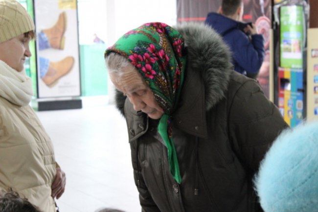 «Це дуже сильний фільм», – луцька пенсіонерка після перегляду фільму «Крути». ФОТО